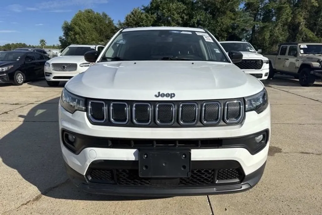2022 Jeep Compass Latitude photo 1