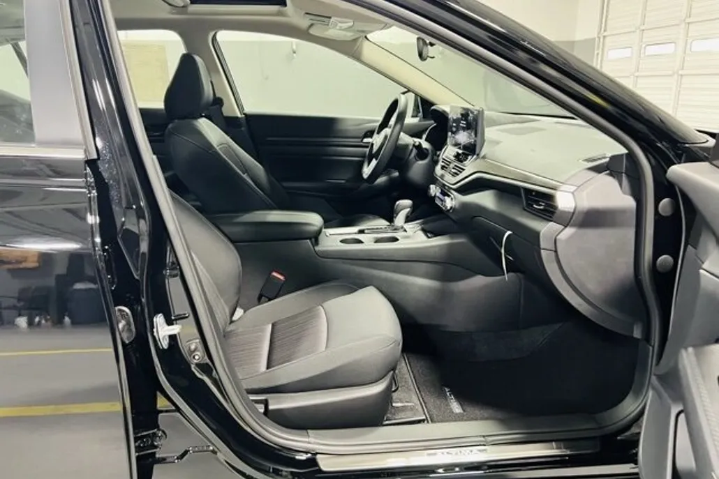 2025 Nissan Altima SV photo 1