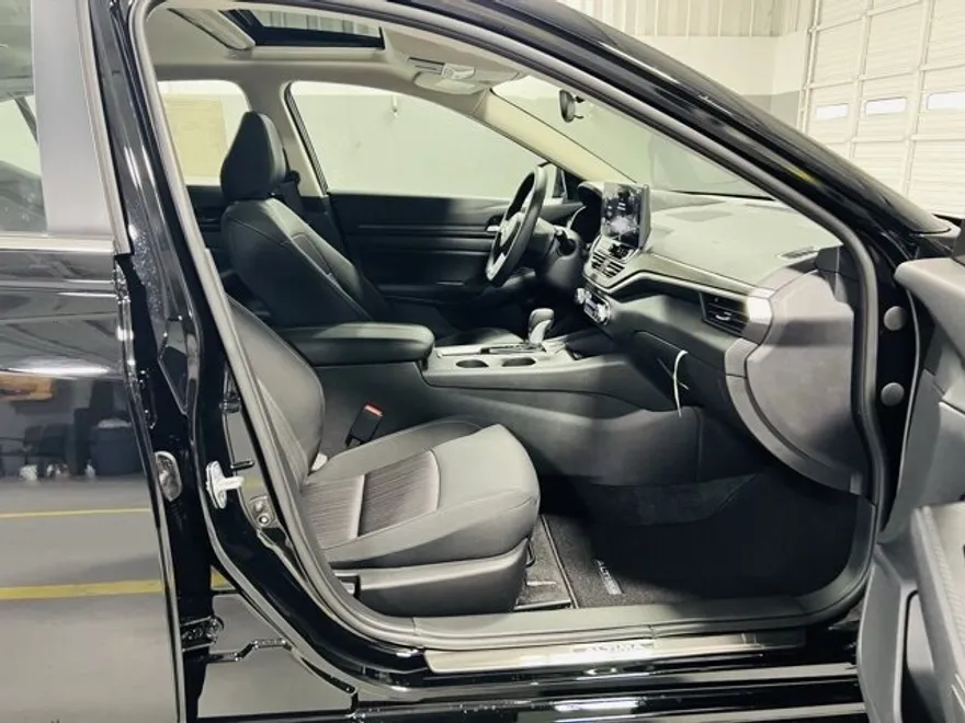 2025 Nissan Altima SV photo 1