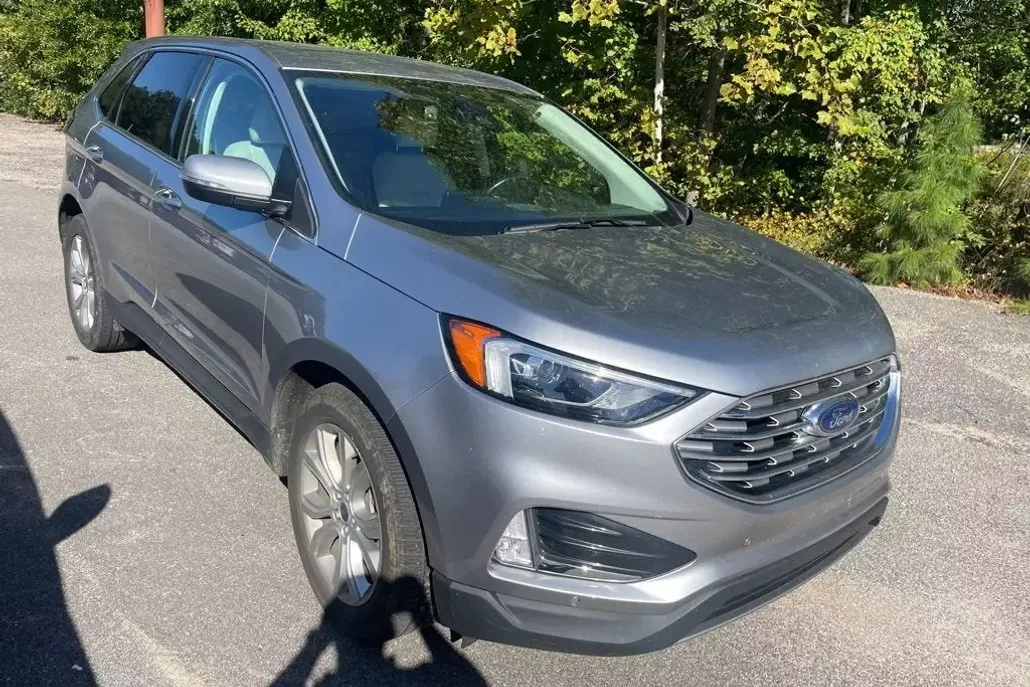 2022 Ford Edge Titanium photo 1