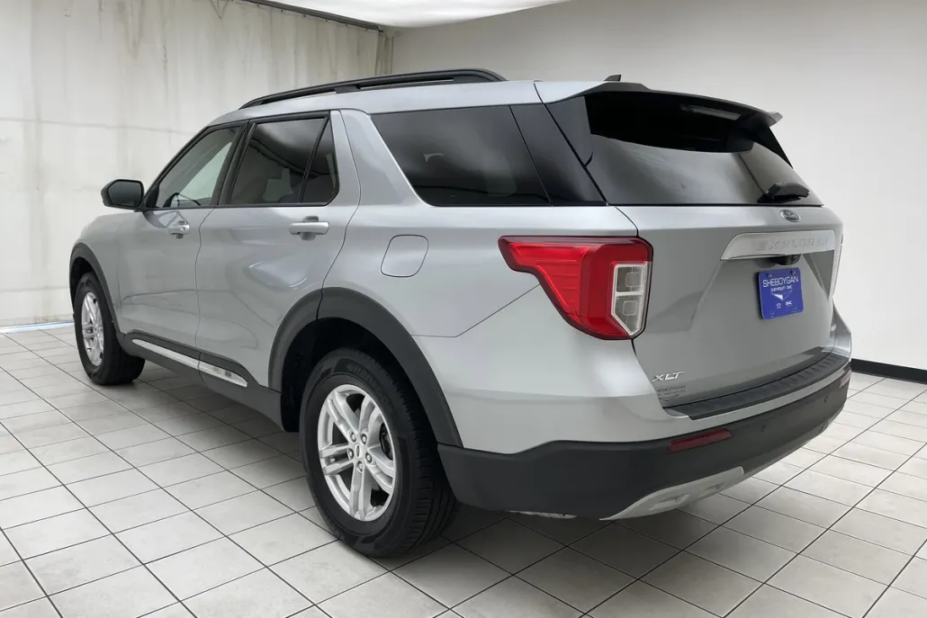 2023 Ford Explorer XLT photo 1