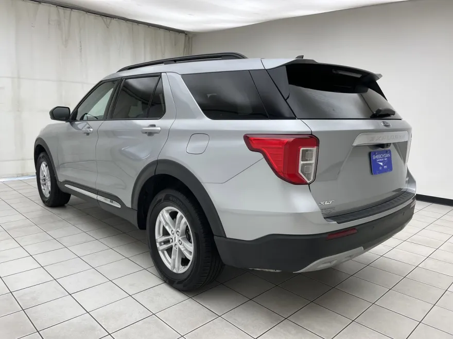 2023 Ford Explorer XLT photo 1