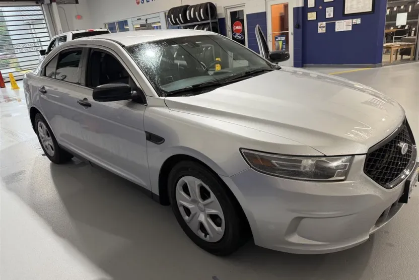2014 Ford Taurus photo 1