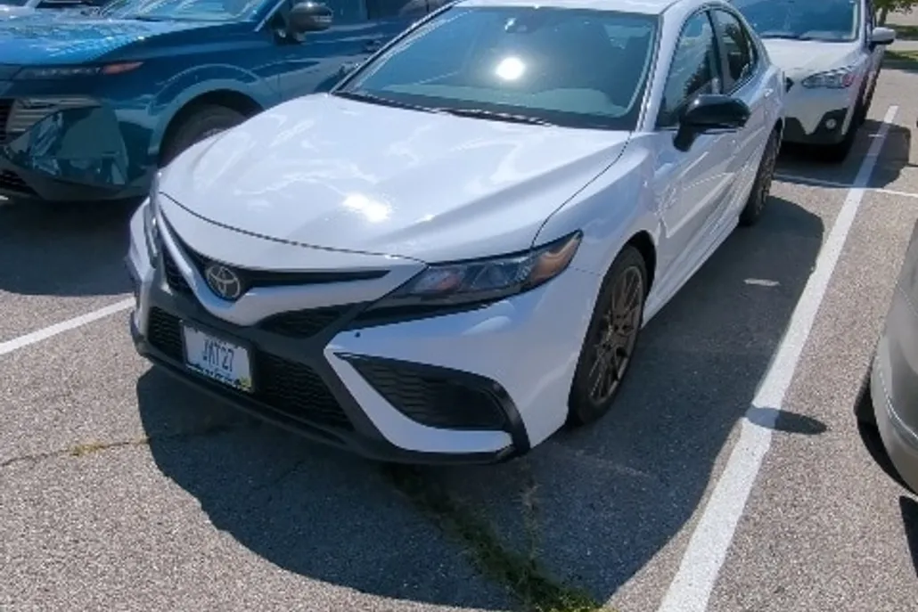 2024 Toyota Camry SE photo 1