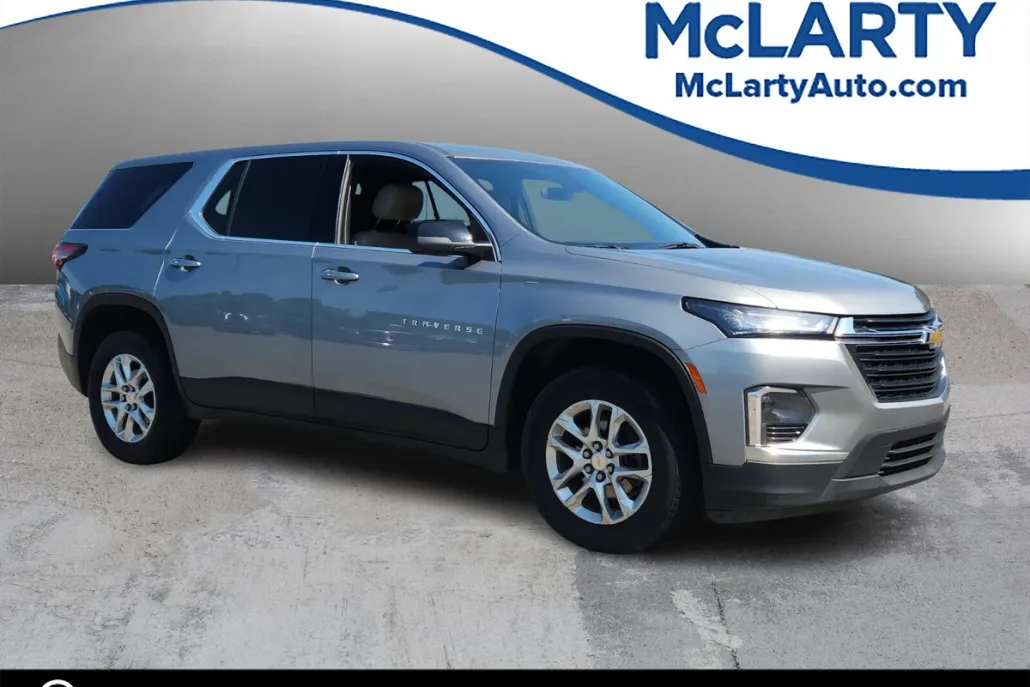 2023 Chevrolet Traverse LS photo 1
