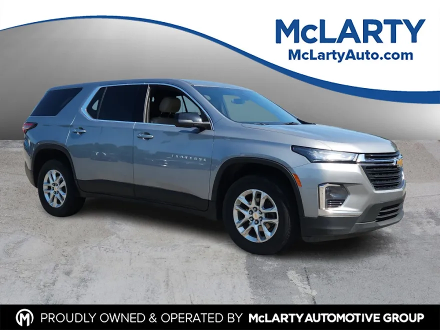 2023 Chevrolet Traverse LS photo 1