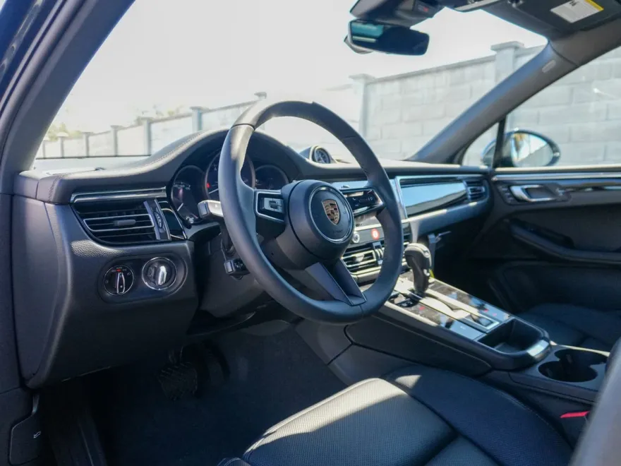 2025 Porsche Macan T photo 1