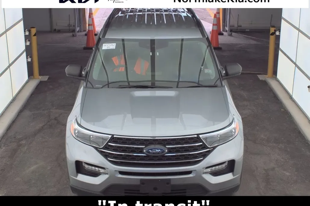 2023 Ford Explorer XLT photo 1