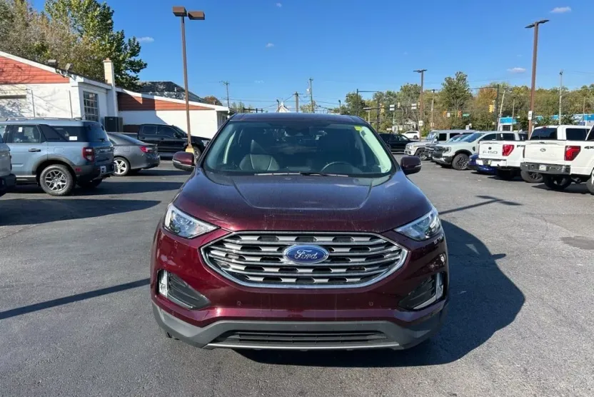2022 Ford Edge Titanium photo 1