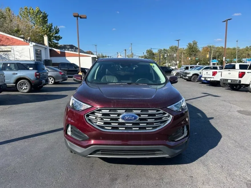 2022 Ford Edge Titanium photo 1