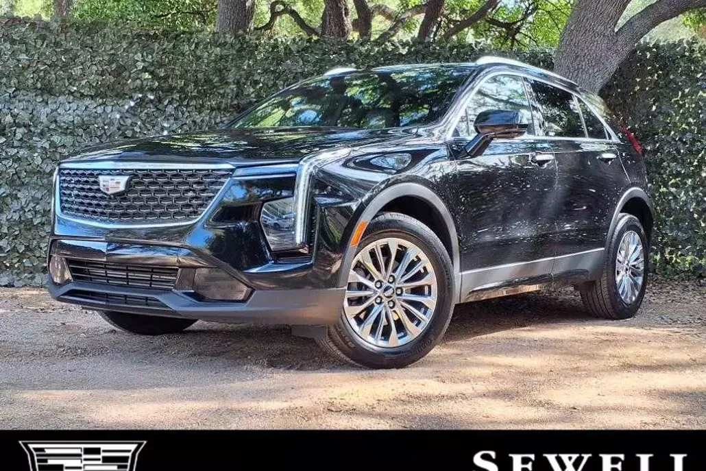 2024 Cadillac XT4 Premium Luxury photo 1