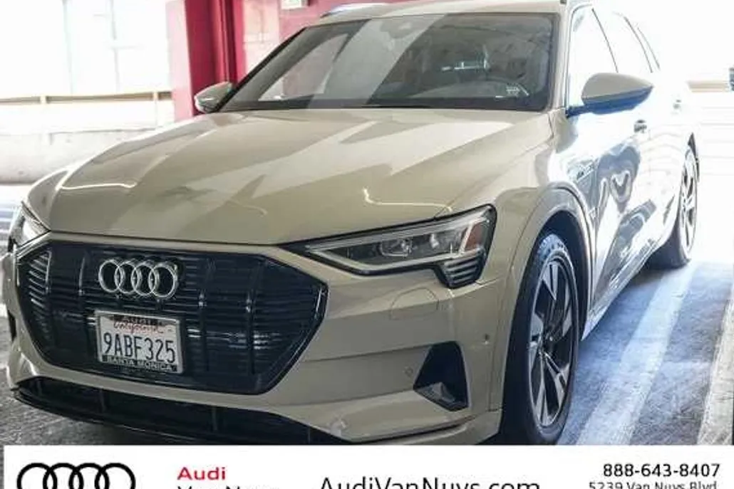 2022 Audi e-tron Premium photo 1