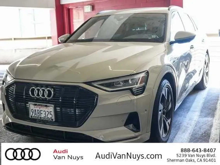 2022 Audi e-tron Premium photo 1