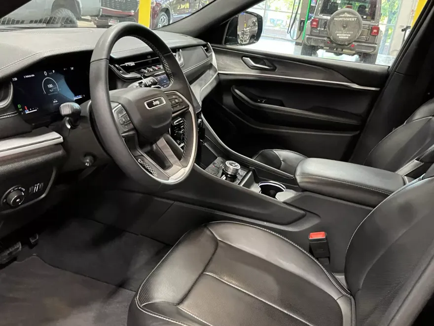 2024 Jeep Grand Cherokee Limited photo 1