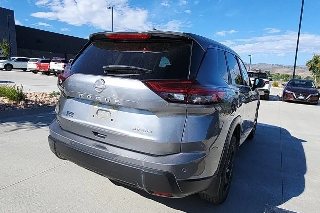 2024 Nissan Rogue SV photo 1