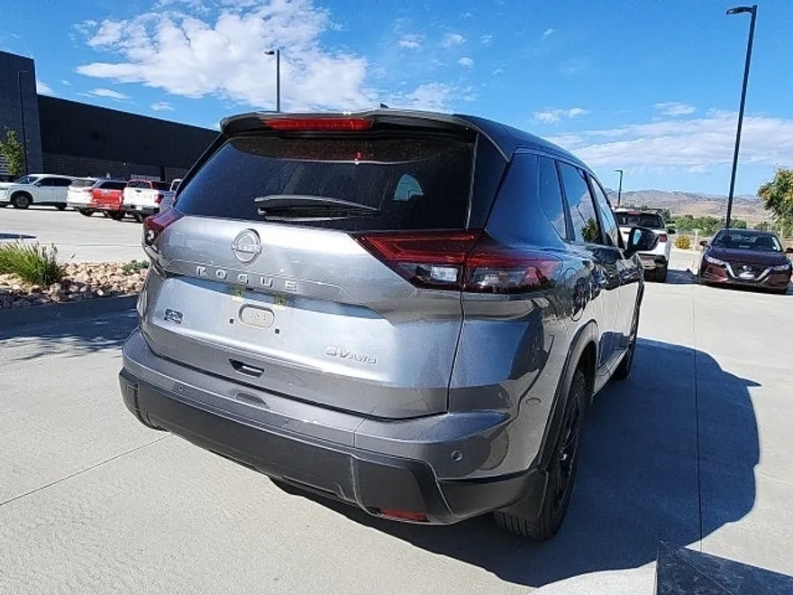 2024 Nissan Rogue SV photo 1