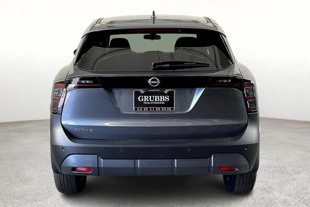 2025 Nissan Kicks SV photo 1