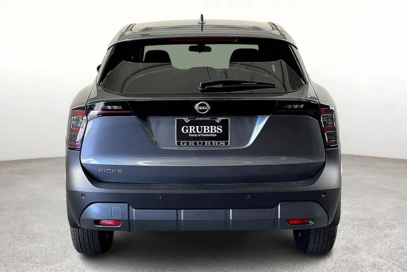 2025 Nissan Kicks SV photo 1