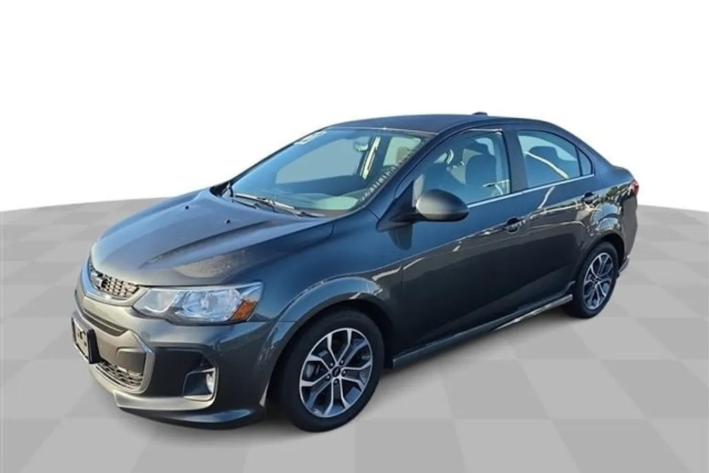 2020 Chevrolet Sonic LT photo 1