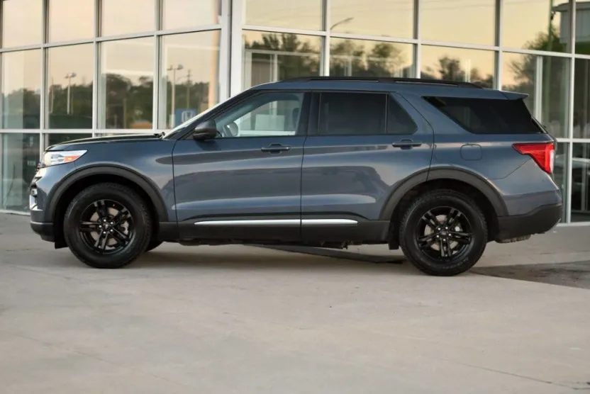 2021 Ford Explorer XLT photo 1