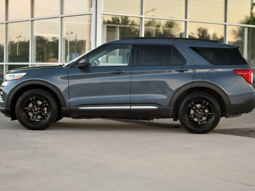 2021 Ford Explorer XLT photo 1