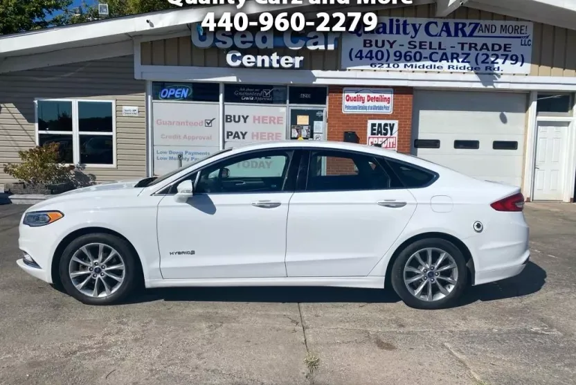 2017 Ford Fusion Hybrid SE photo 1