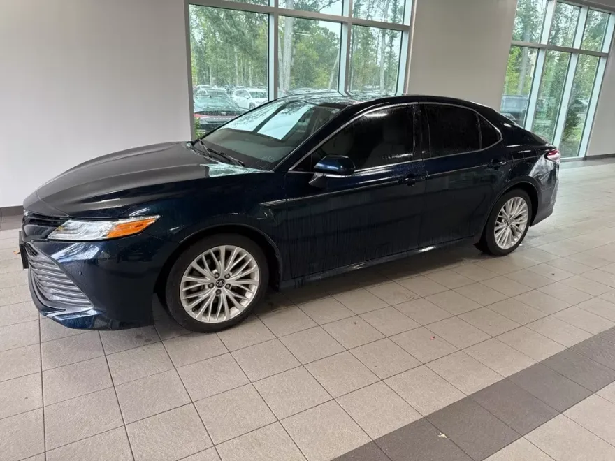 2018 Toyota Camry XLE photo 1