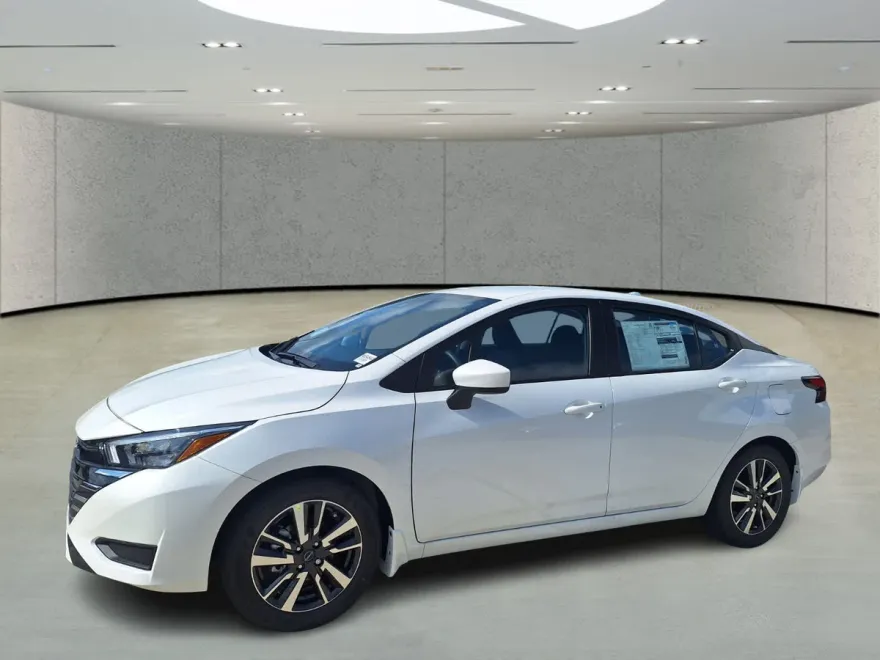 2025 Nissan Versa SV photo 1