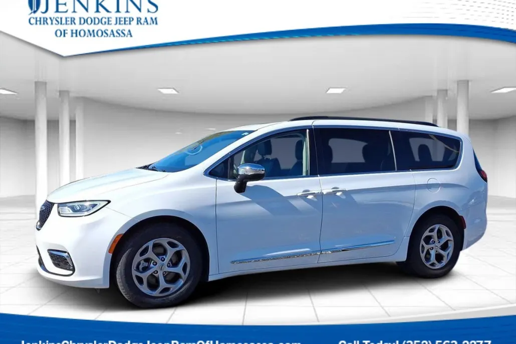 2023 Chrysler Pacifica Limited photo 1
