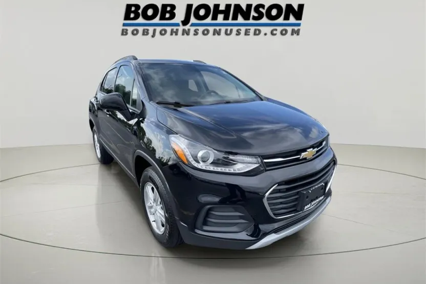 2022 Chevrolet Trax LT photo 1