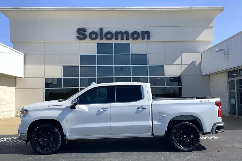 2022 Chevrolet Silverado 1500 LTZ photo 1