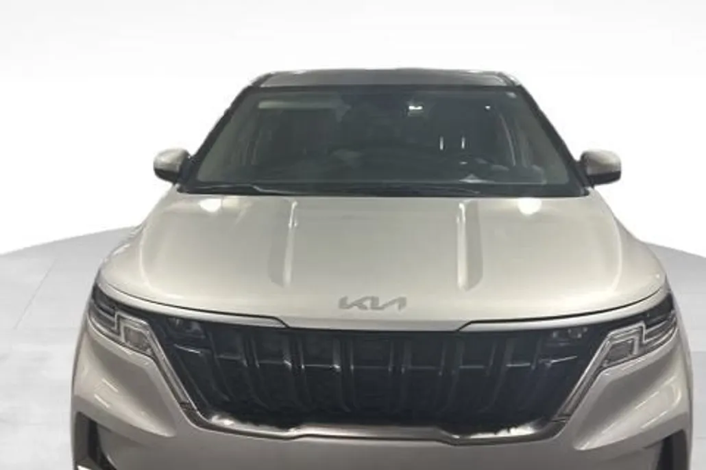 2023 Kia Carnival LX photo 1