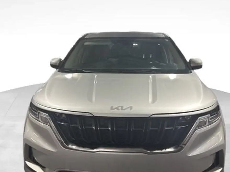 2023 Kia Carnival LX photo 1
