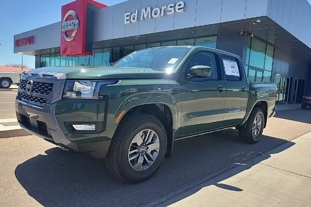 2025 Nissan Frontier Crew Cab SV photo 1