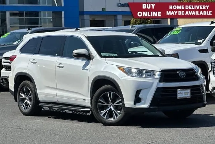 2017 Toyota Highlander Hybrid LE photo 1