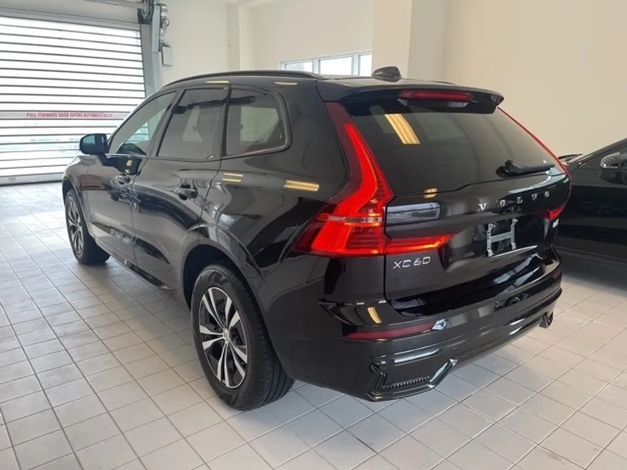 2024 Volvo XC60 B5 Core photo 1