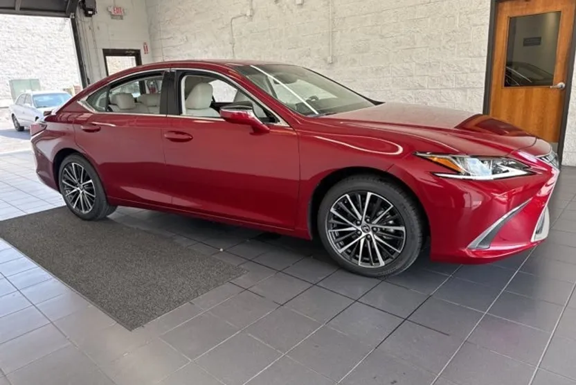 2025 Lexus ES 300h Base photo 1