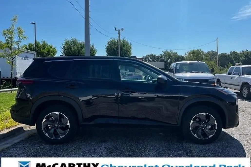 2024 Nissan Rogue SV photo 1