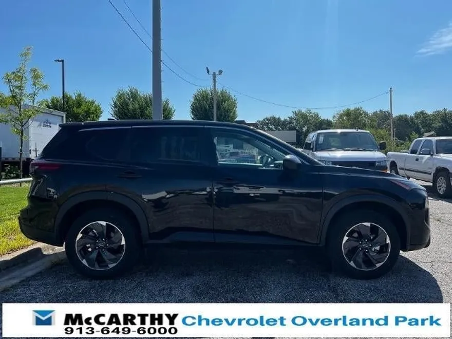2024 Nissan Rogue SV photo 1