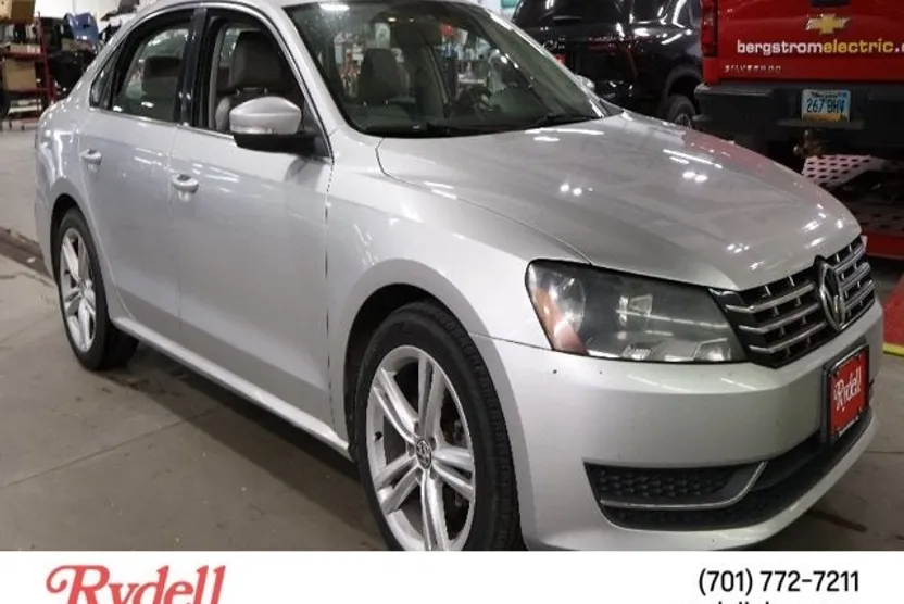 2014 Volkswagen Passat SE photo 1