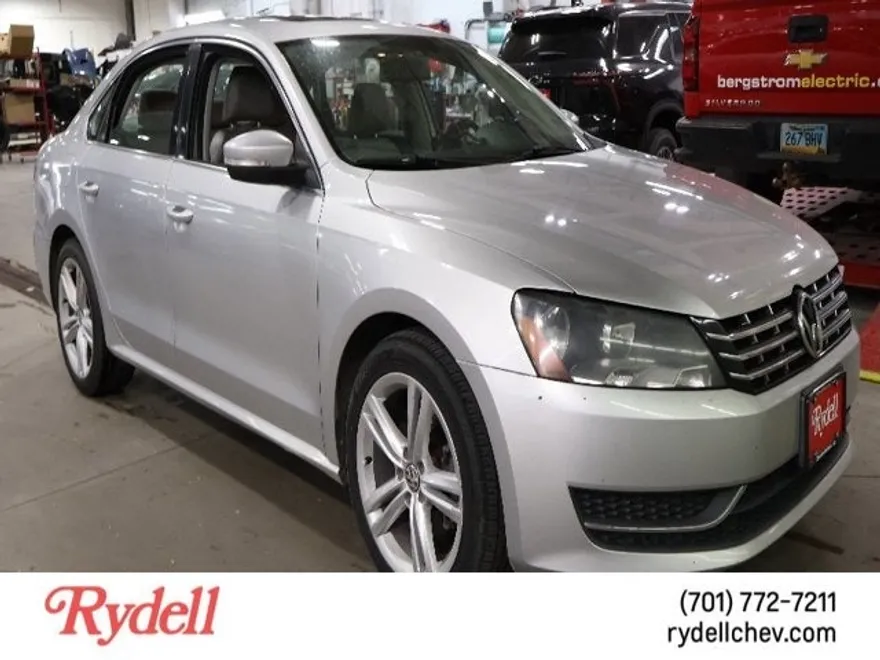 2014 Volkswagen Passat SE photo 1