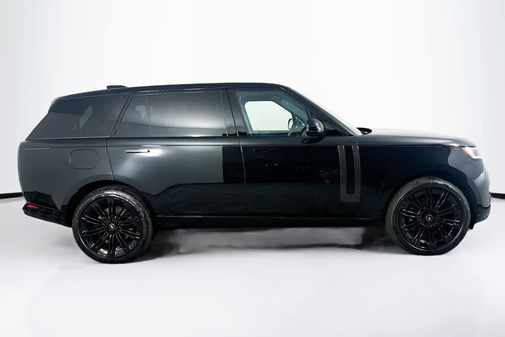 2025 Land Rover Range Rover SE photo 1