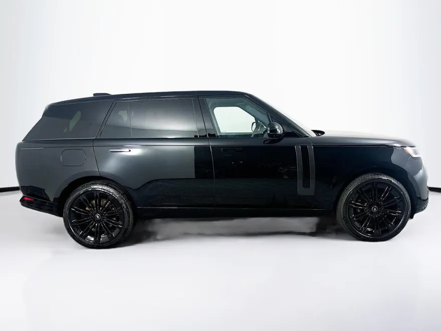 2025 Land Rover Range Rover SE photo 1