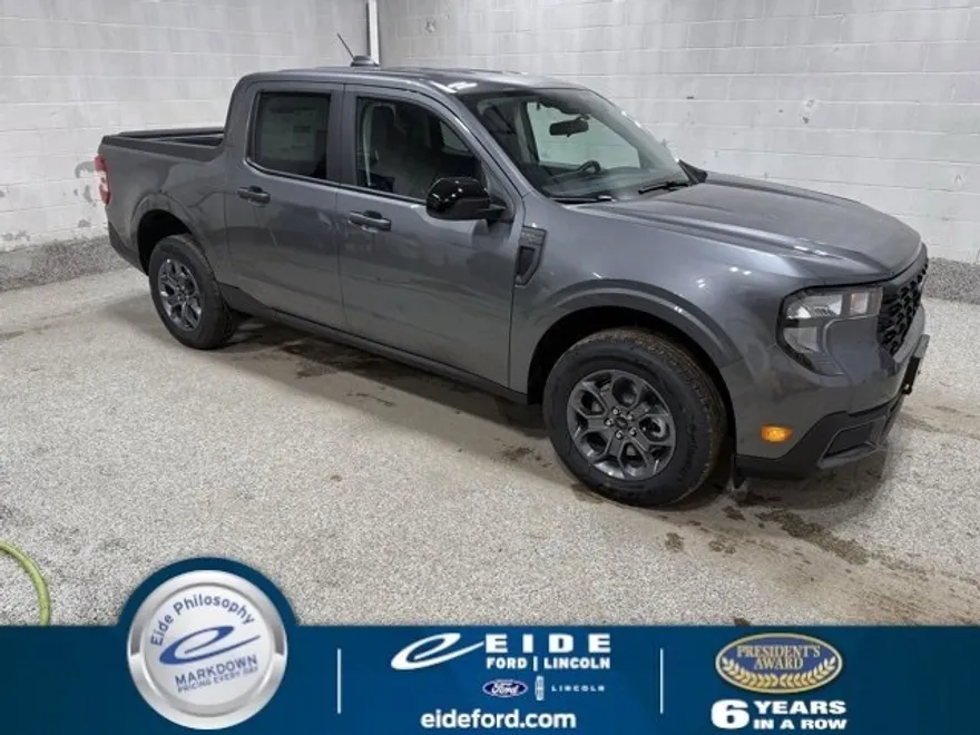 2025 Ford Maverick XLT photo 1