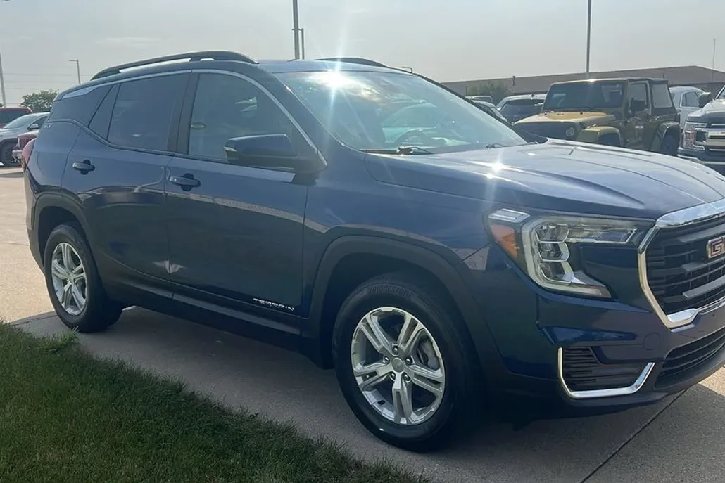 2022 Gmc Terrain SLE photo 1