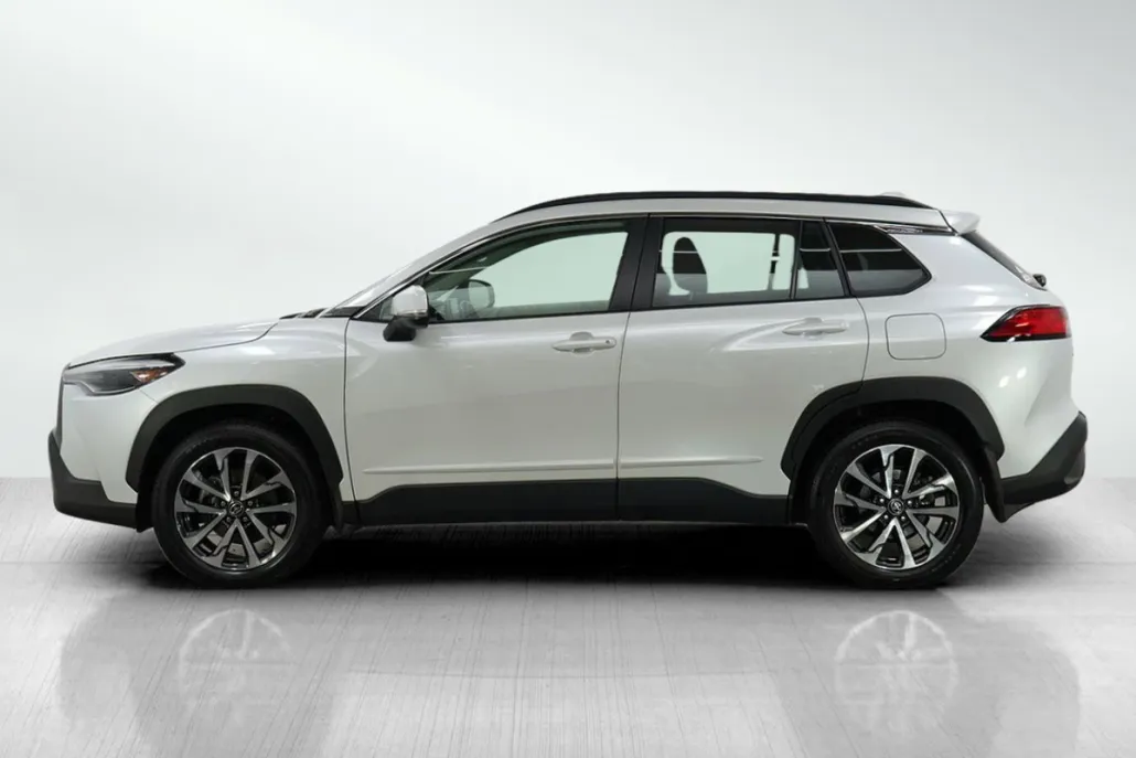 2022 Toyota Corolla Cross XLE photo 1