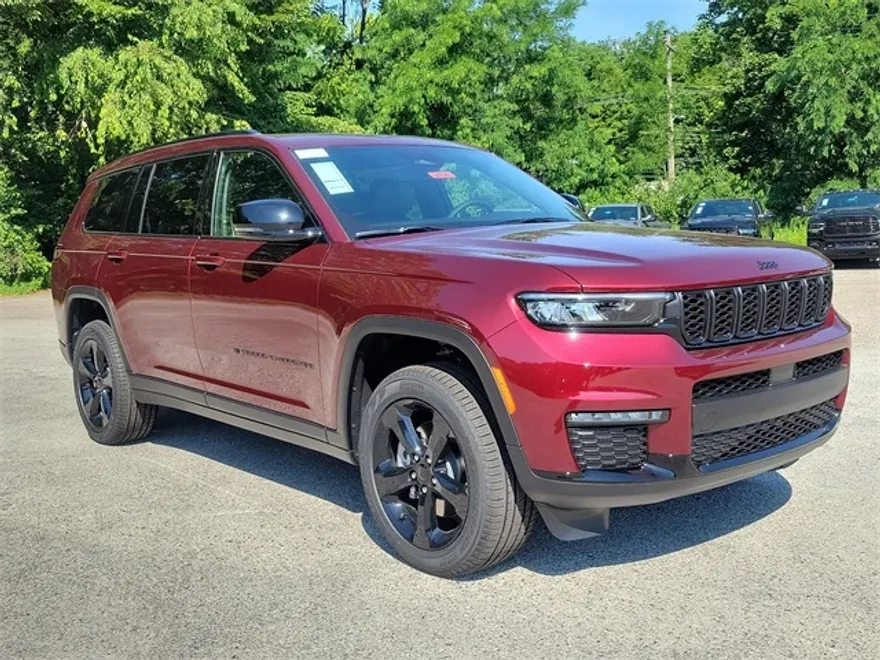 2024 Jeep Grand Cherokee Limited photo 1
