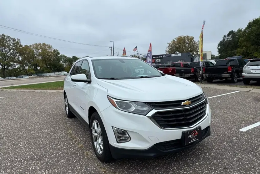 2018 Chevrolet Equinox LT photo 1
