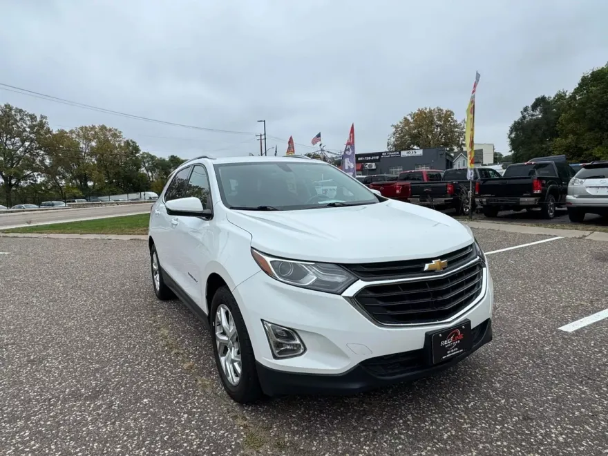 2018 Chevrolet Equinox LT photo 1