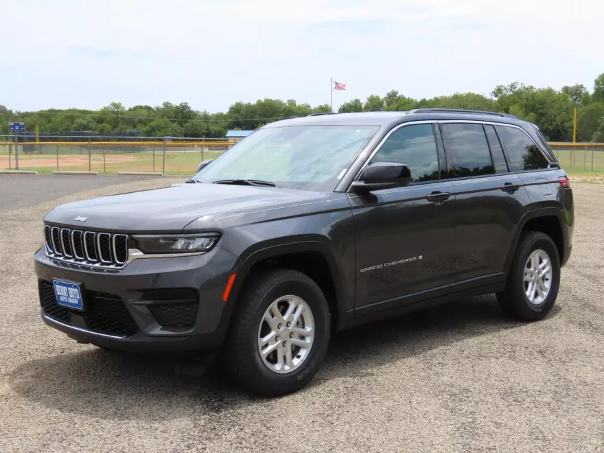 2025 Jeep Grand Cherokee Laredo photo 1